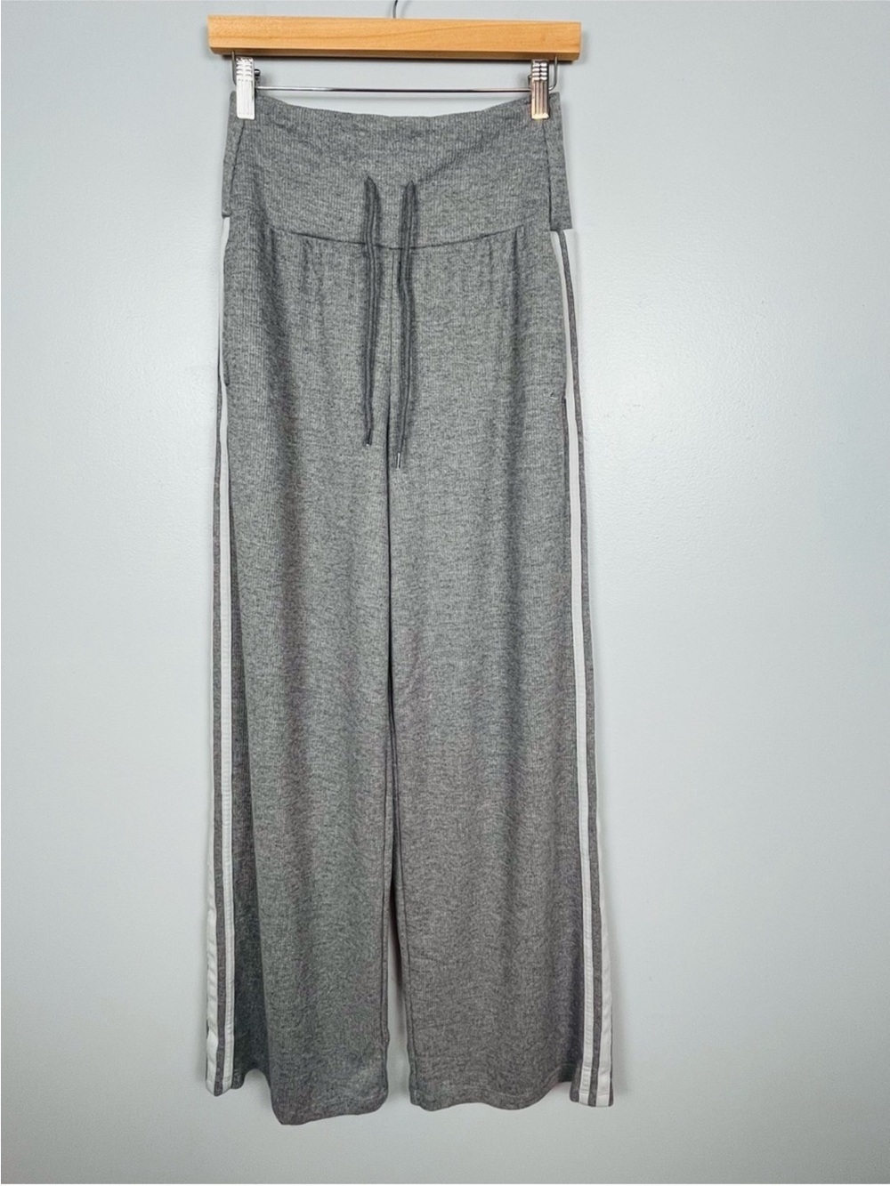 Halara Gray Wide-Leg Lounge Pants with White Side Stripes - Small